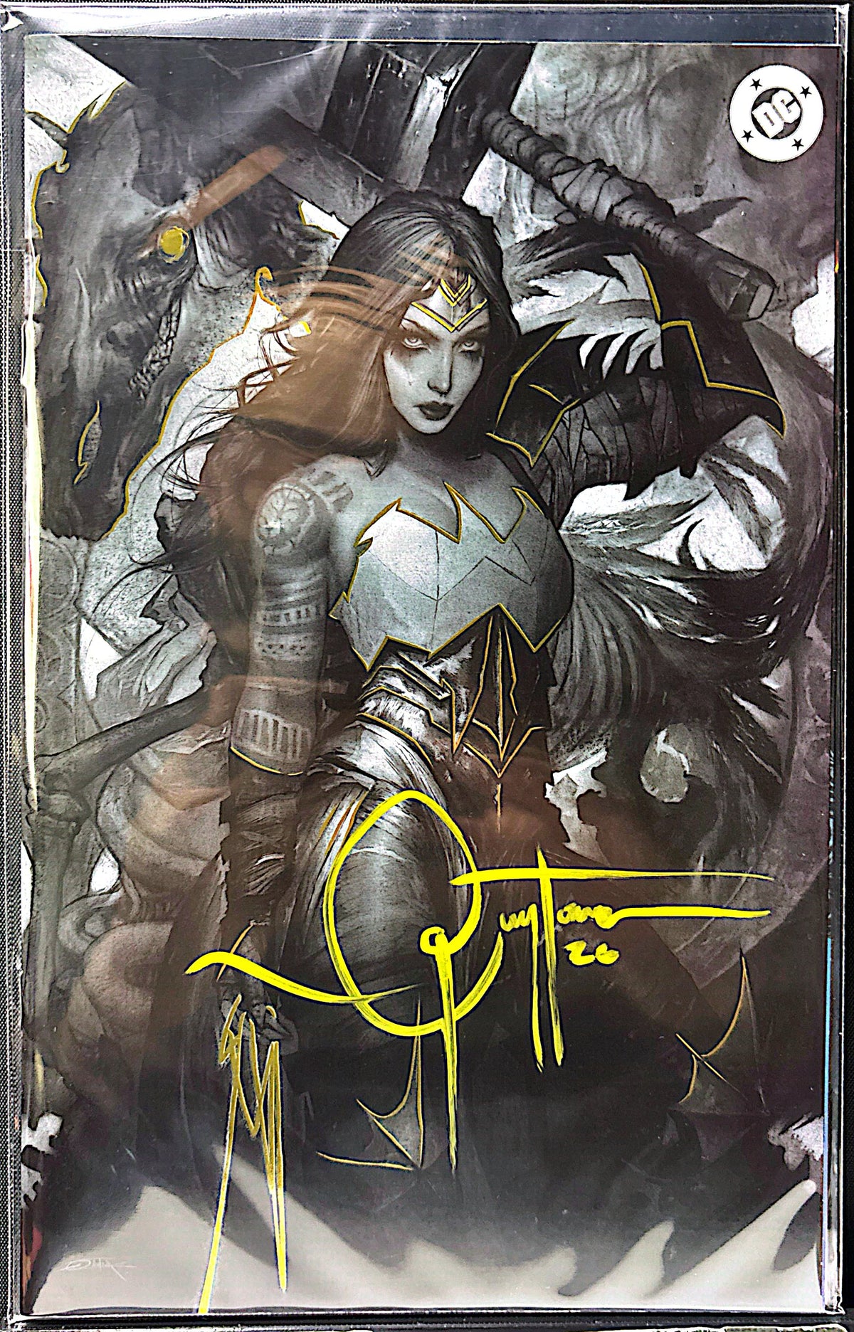ABSOLUTE WONDER WOMAN #20 GOLD SPOT FOIL SIGNED BY DAN QUINTANA WITH COA